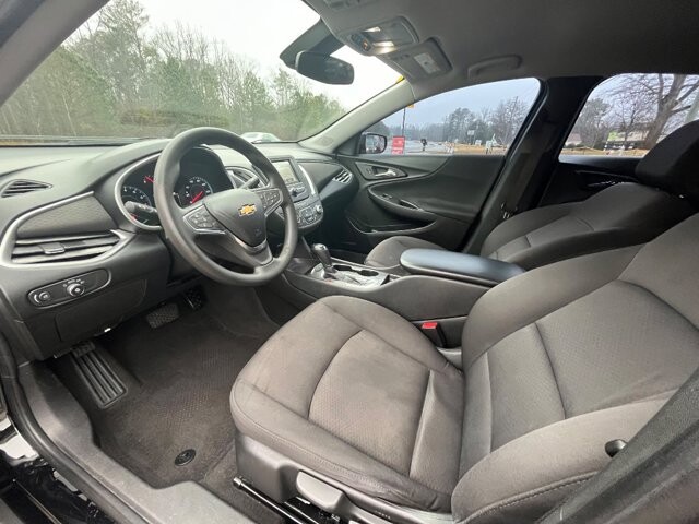 2018 Chevrolet Malibu in Flowery Branch, GA 30542 - 18092243 7