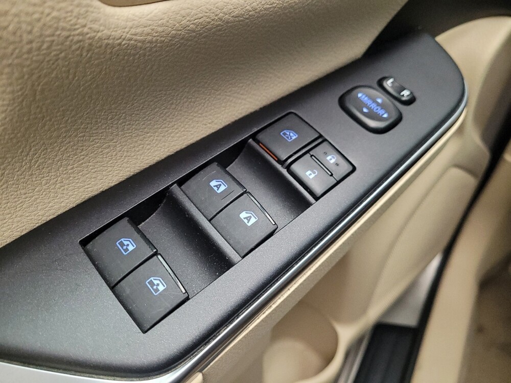 2016 Toyota Camry in Fresno, CA 93726 - 18092340 27