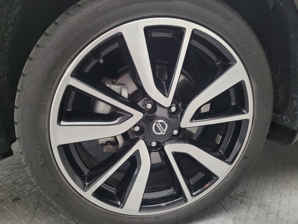 2017 Nissan Rogue Sport in Riverside, CA 92504 - 18092342 31