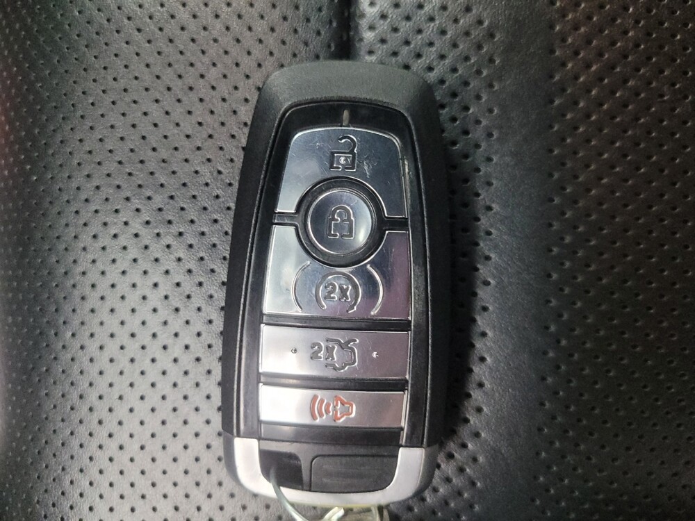 2018 Ford Mustang in Indianapolis, IN 46222 - 18092344 32