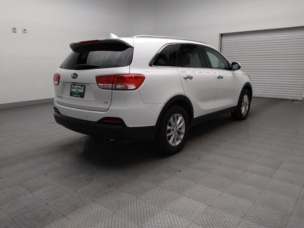2017 Kia Sorento in Temple, TX 76502 - 18092360 9
