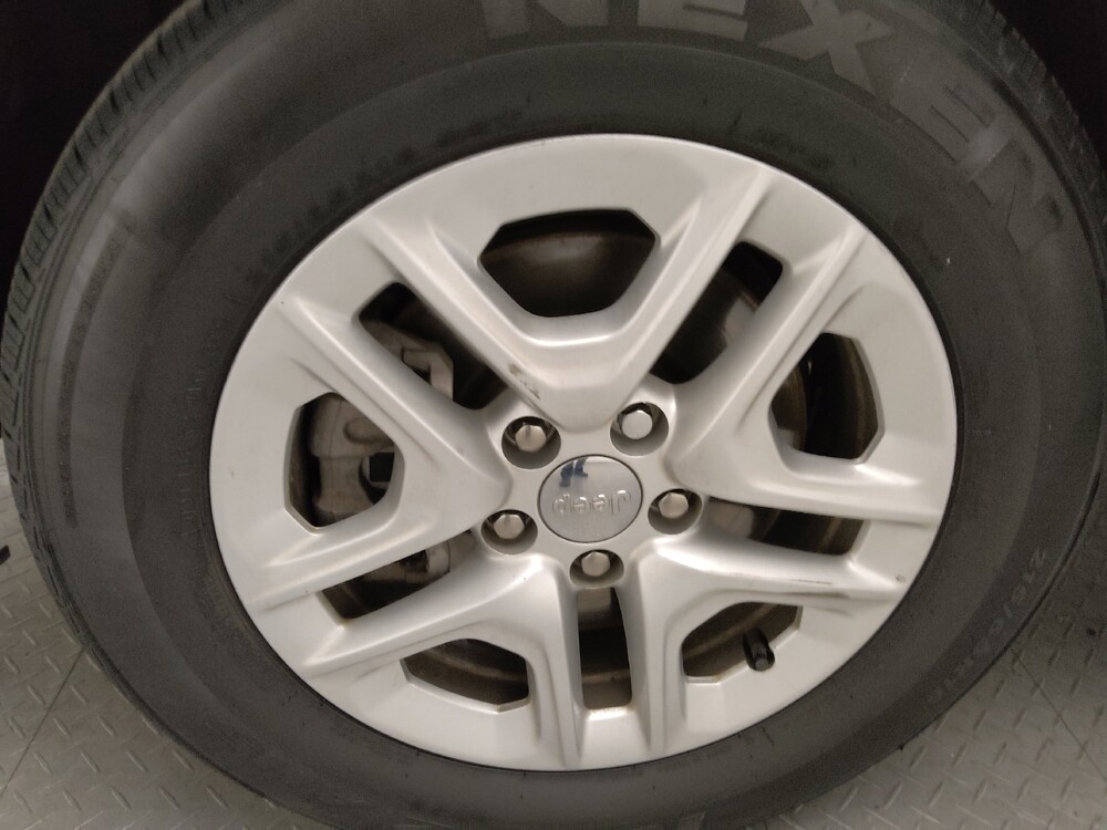 2018 Jeep Compass in Tulsa, OK 74145 - 18092363 31