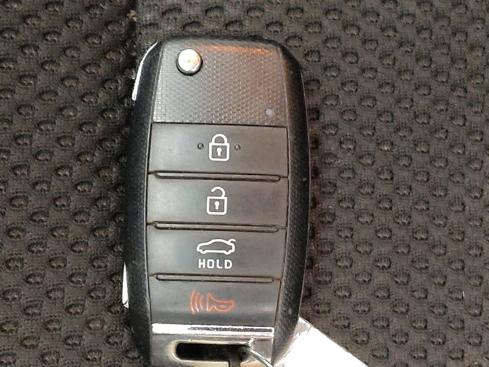 2019 Kia Optima in El Paso, TX 79907 - 18092364 32