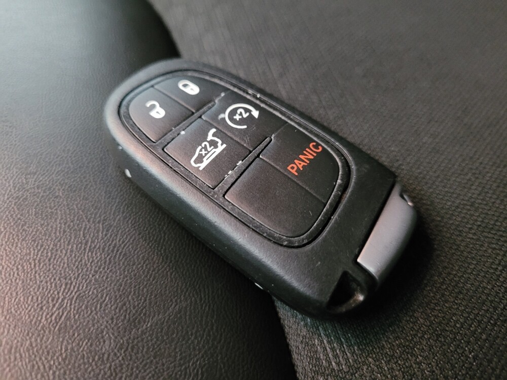 2020 Jeep Cherokee in Chandler, AZ 85225 - 18092372 32