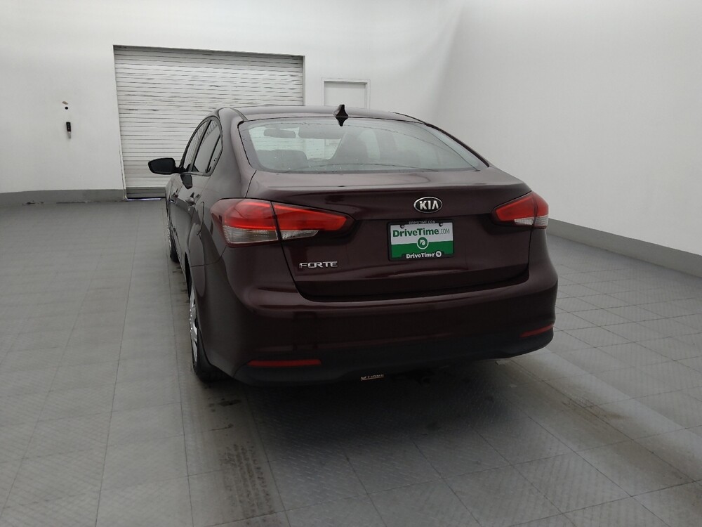 2017 Kia Forte in Charleston, SC 29414 - 18092384 6