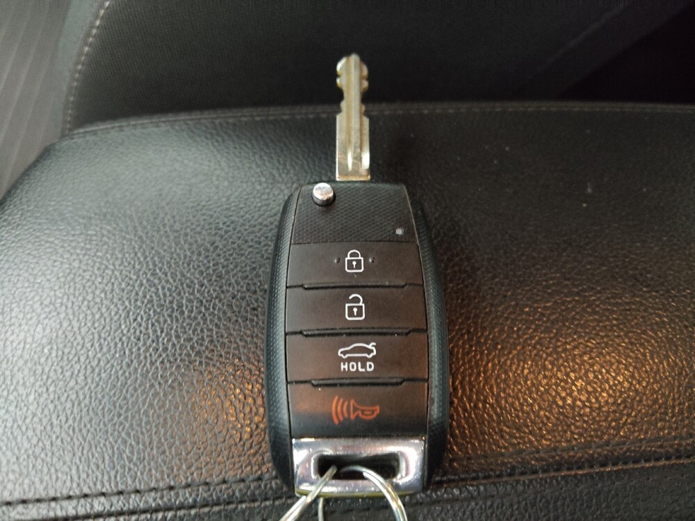 2017 Kia Forte in Charleston, SC 29414 - 18092384 32