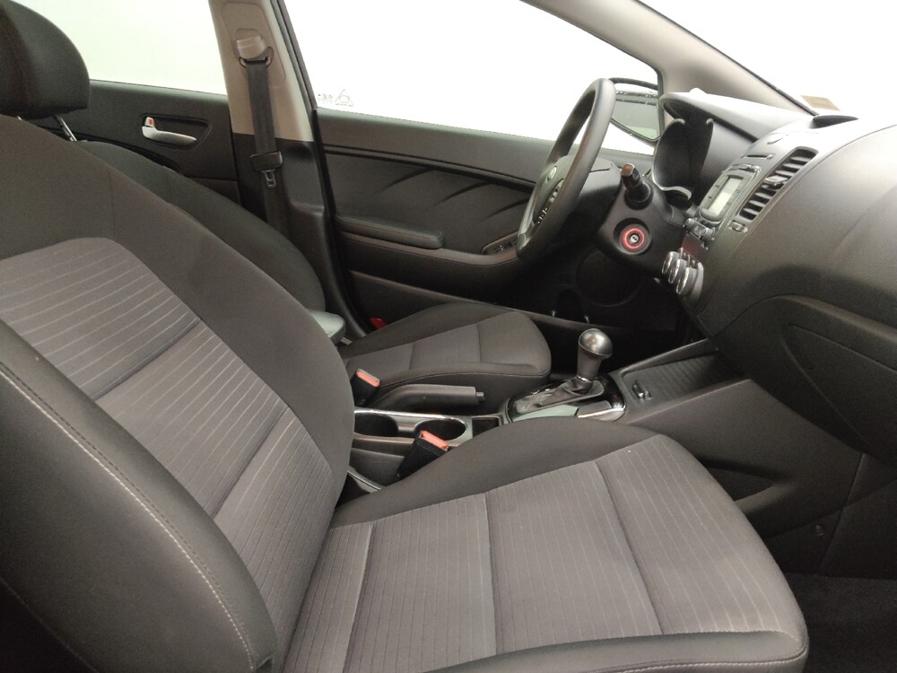 2017 Kia Forte in Charleston, SC 29414 - 18092384 21