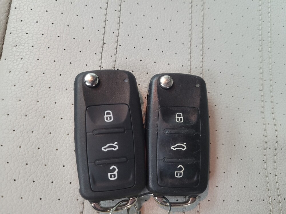 2016 Volkswagen Jetta in Indianapolis, IN 46219 - 18092402 32