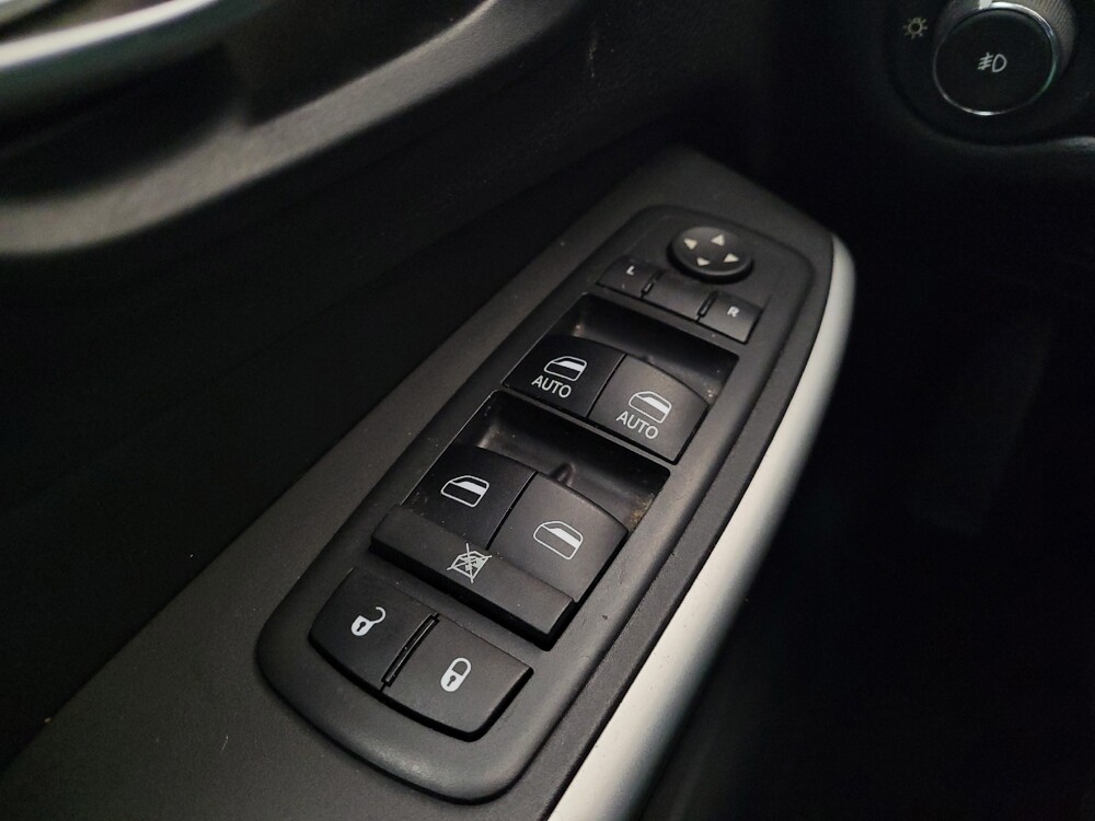 2018 Jeep Cherokee in Louisville, KY 40258 - 18092447 27