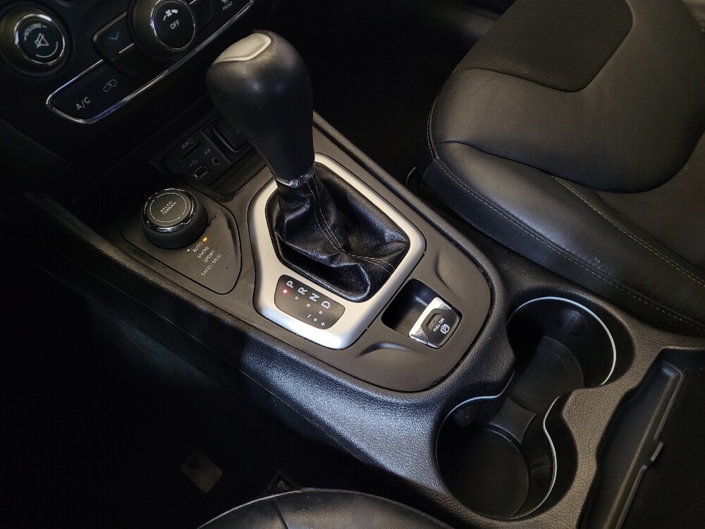 2018 Jeep Cherokee in Louisville, KY 40258 - 18092447 26