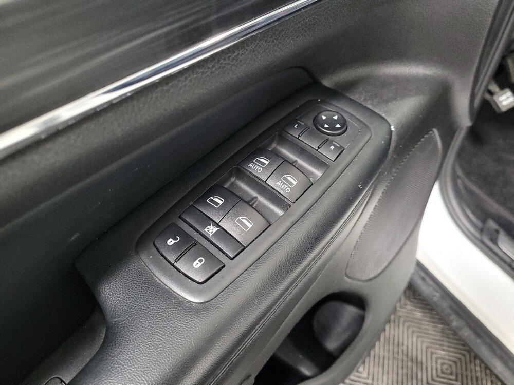 2020 Jeep Grand Cherokee in Pittsburgh, PA 15236 - 18092469 27