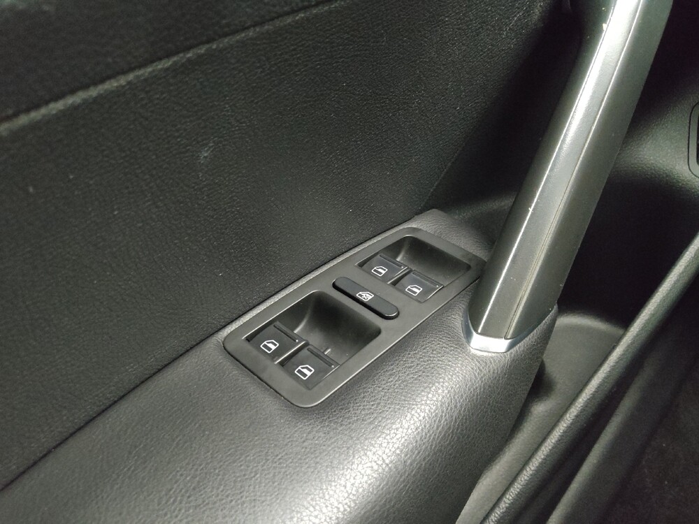 2018 Volkswagen Passat in Peoria, IL 61615 - 18092473 27