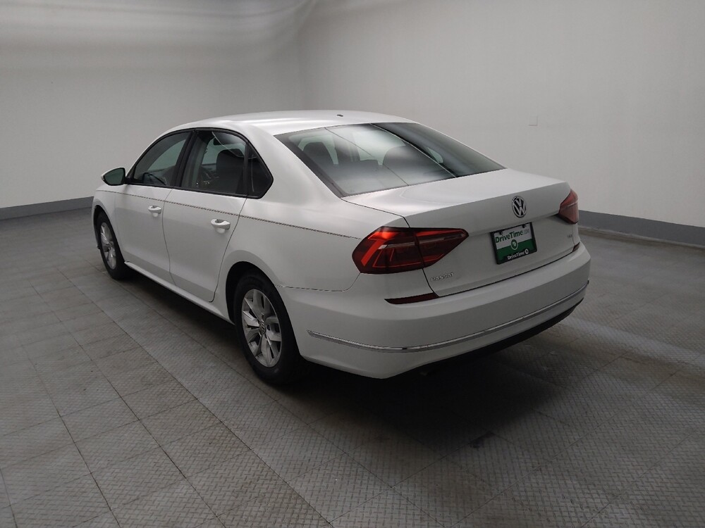 2018 Volkswagen Passat in Peoria, IL 61615 - 18092473 5