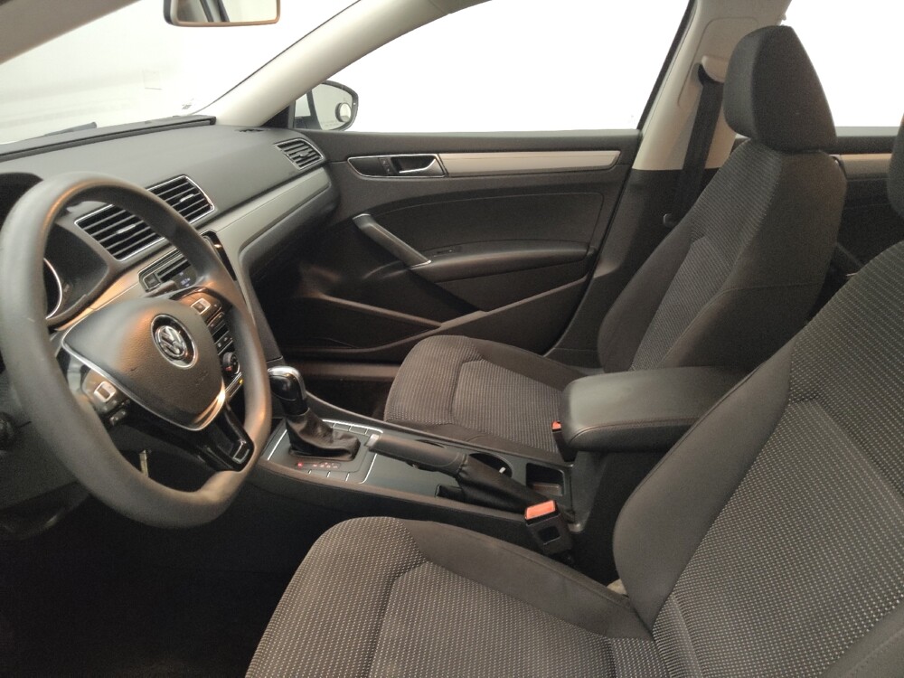 2018 Volkswagen Passat in Peoria, IL 61615 - 18092473 17