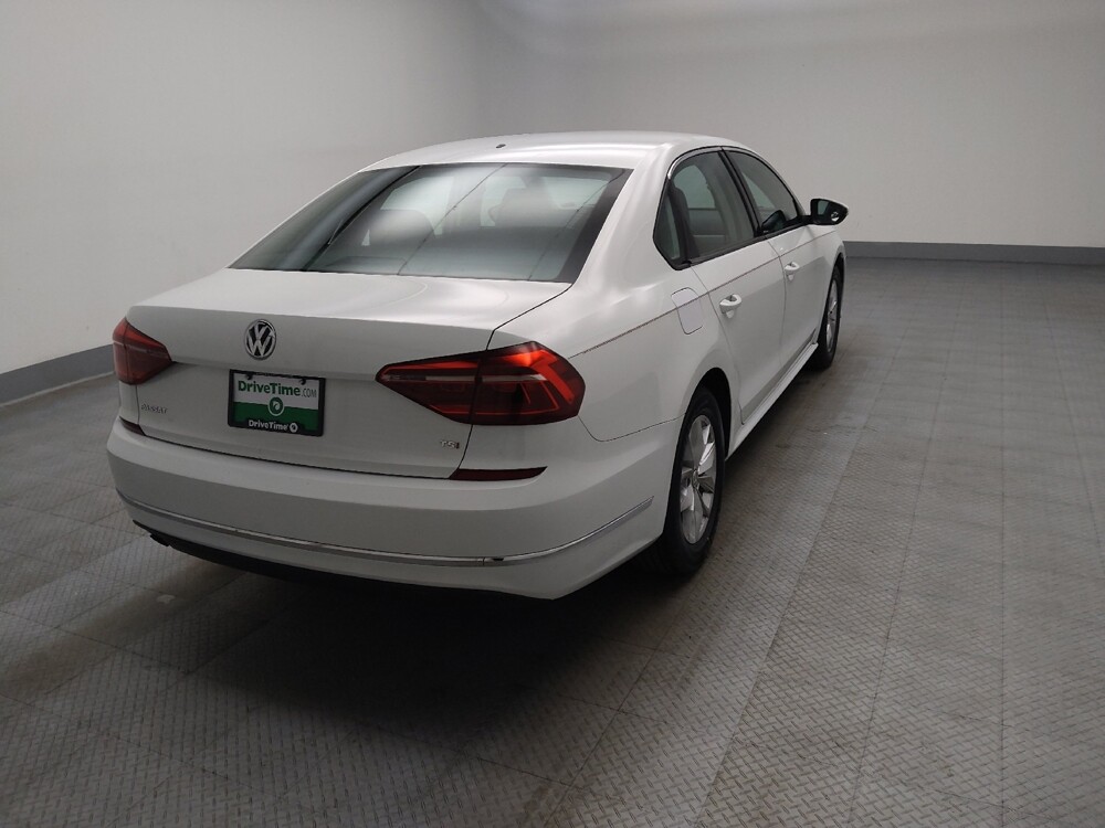 2018 Volkswagen Passat in Peoria, IL 61615 - 18092473 9