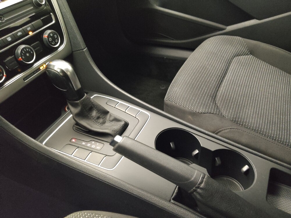 2018 Volkswagen Passat in Peoria, IL 61615 - 18092473 26