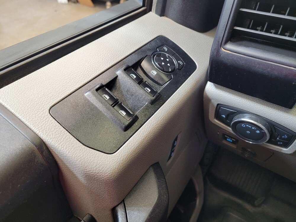 2017 Ford F150 in Louisville, KY 40258 - 18092547 27