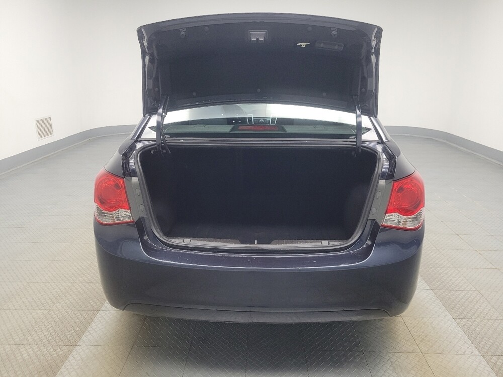 2016 Chevrolet Cruze in Indianapolis, IN 46219 - 18092565 29