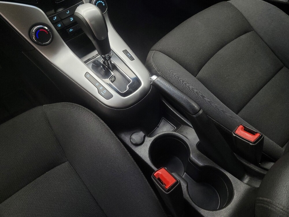 2016 Chevrolet Cruze in Indianapolis, IN 46219 - 18092565 26