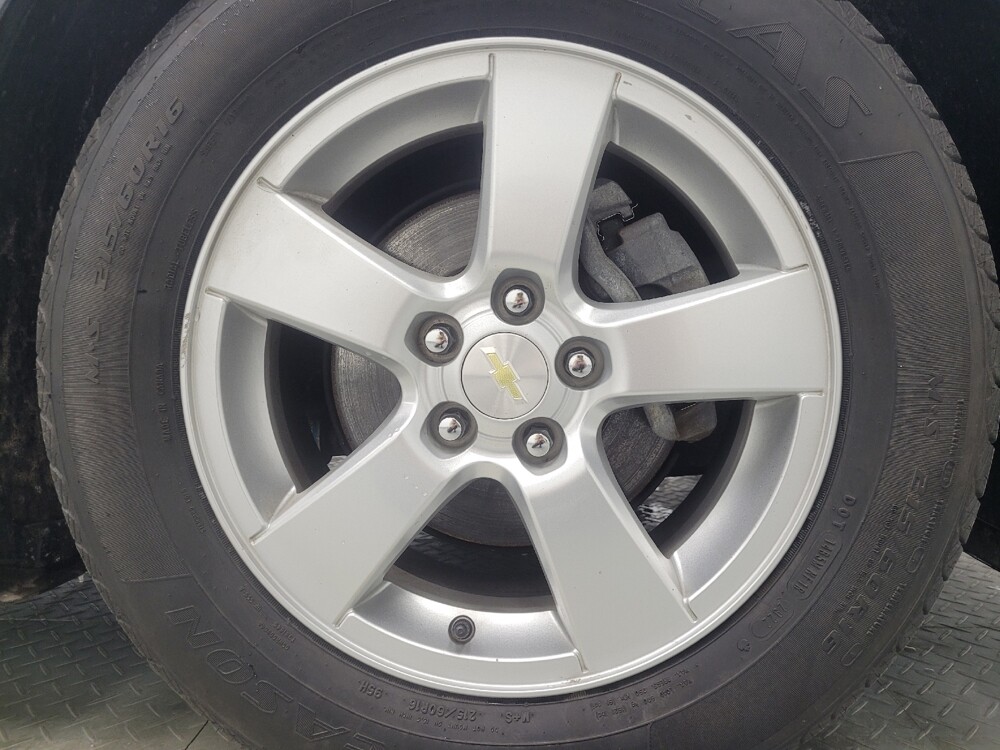 2016 Chevrolet Cruze in Indianapolis, IN 46219 - 18092565 31