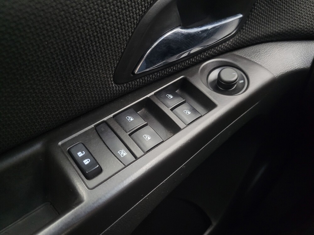 2016 Chevrolet Cruze in Indianapolis, IN 46219 - 18092565 27