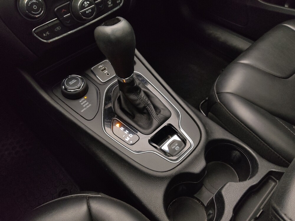 2019 Jeep Cherokee in Wichita, KS 67207 - 18092568 26