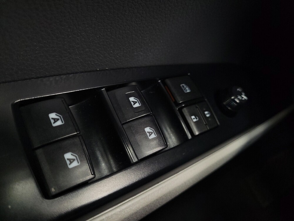 2019 Toyota Camry in Las Vegas, NV 89102 - 18092572 27