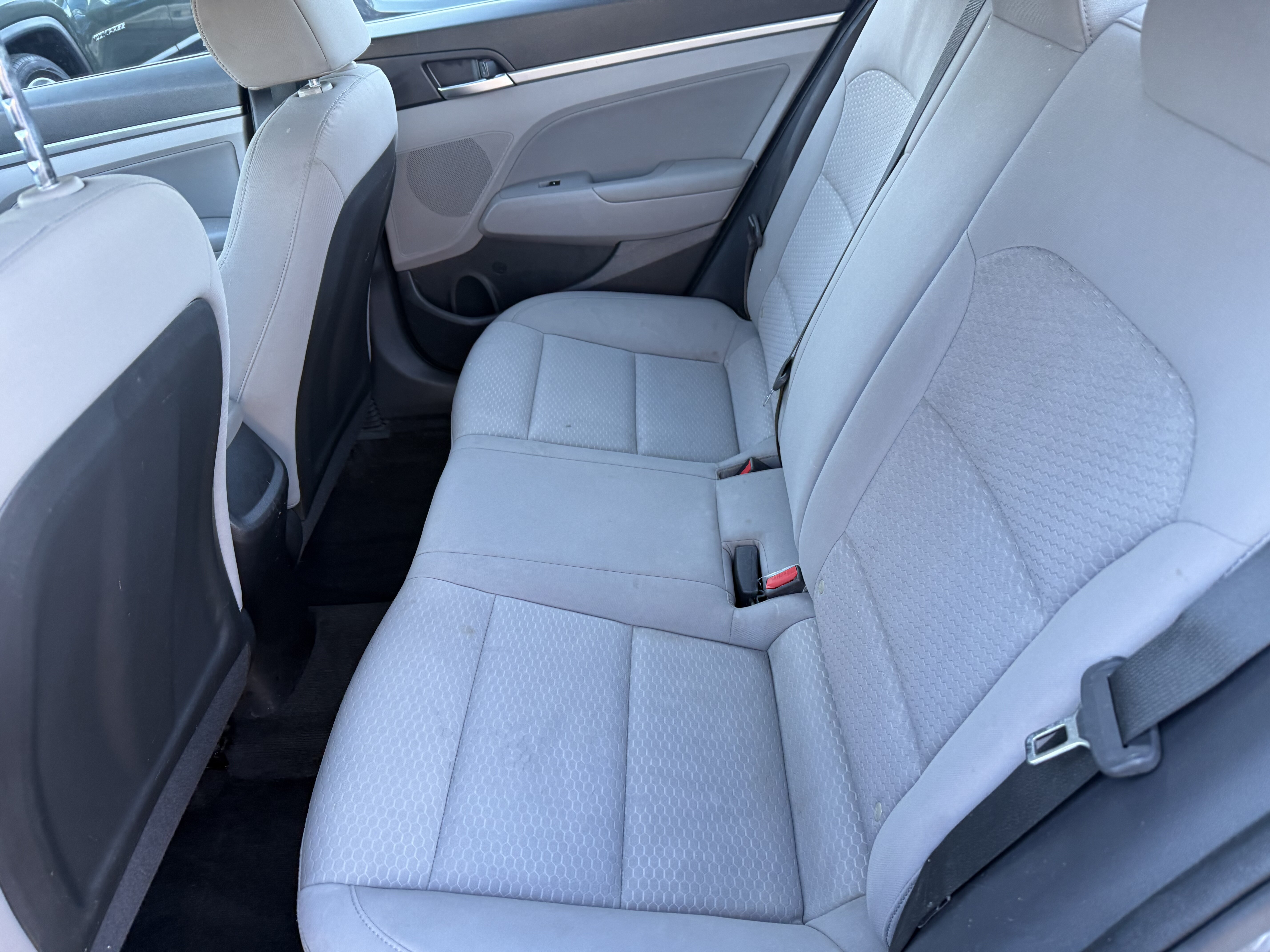 2019 Hyundai Elantra in Phoenix, AZ 85022 - 18092610 8