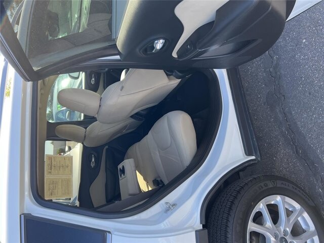 2017 Jeep Cherokee in Mesa, AZ 85212 - 18092629 16