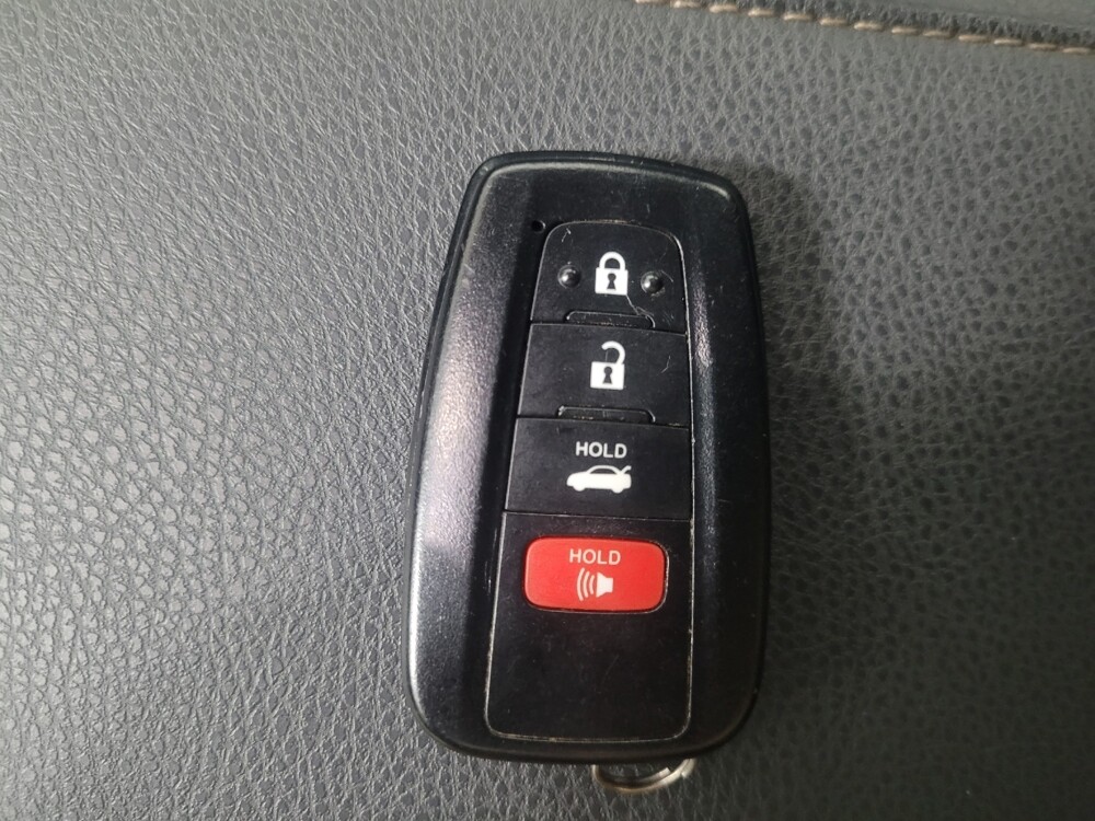 2020 Toyota Camry in Knoxville, TN 37923 - 18092647 32