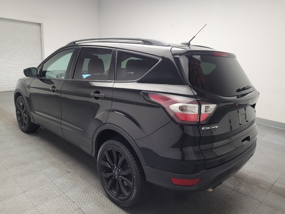 2017 Ford Escape in Downey, CA 90241 - 18092661 5