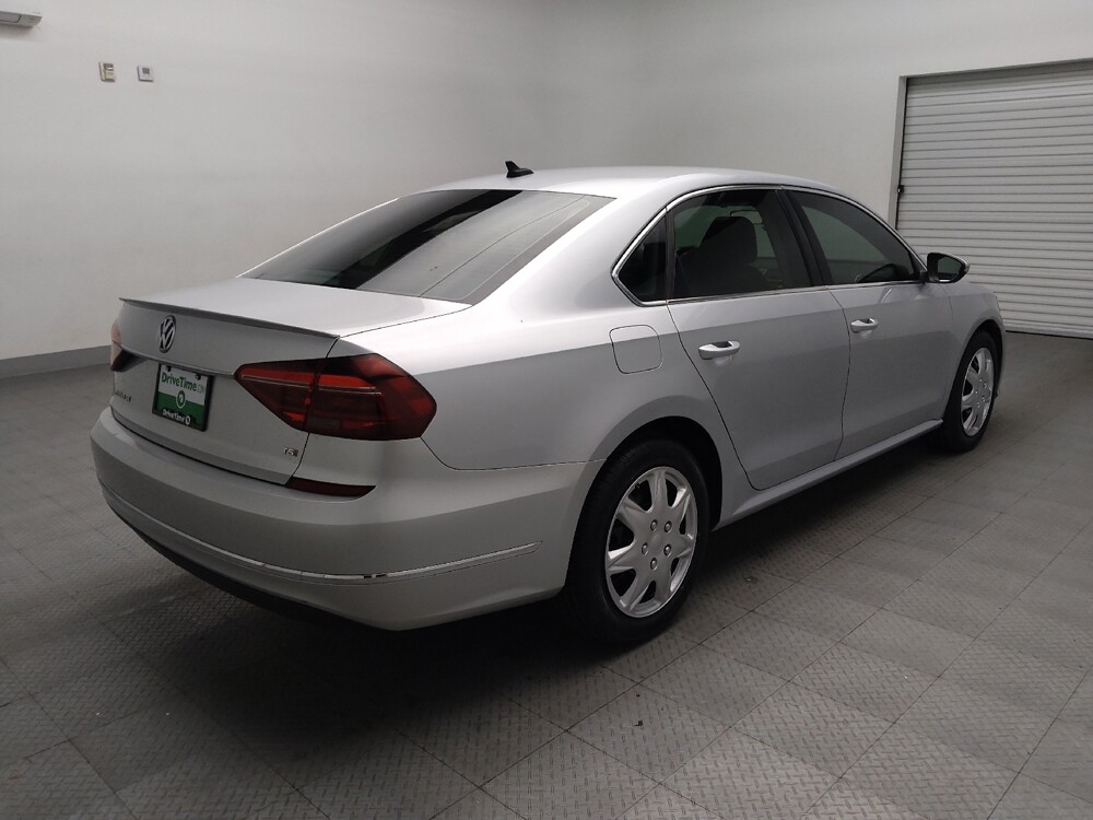 2018 Volkswagen Passat in Lubbock, TX 79424 - 18092679 9