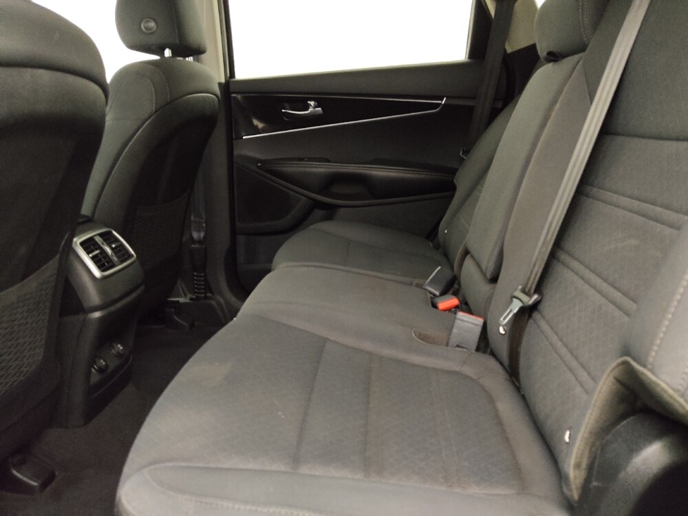 2019 Kia Sorento in Tampa, FL 33612 - 18092695 18