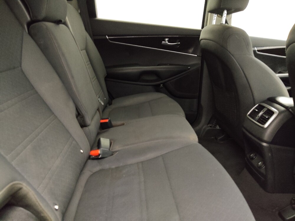 2019 Kia Sorento in Tampa, FL 33612 - 18092695 19