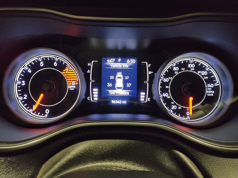 2019 Jeep Cherokee in Tampa, FL 33619 - 18092697 23