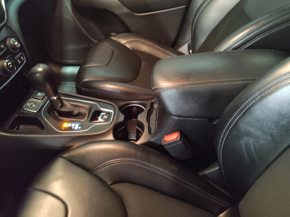 2019 Jeep Cherokee in Tampa, FL 33619 - 18092697 26