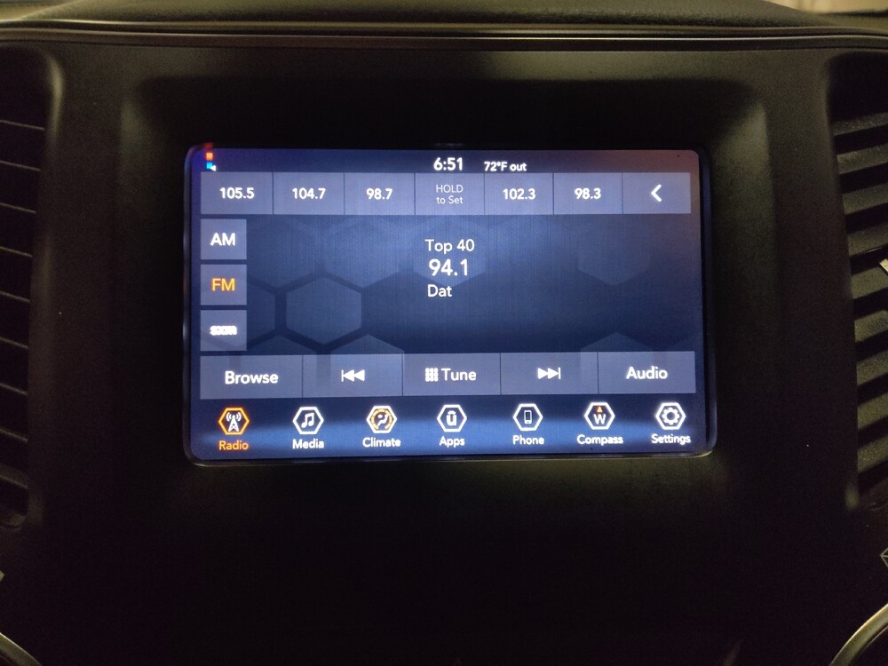 2019 Jeep Cherokee in Tampa, FL 33619 - 18092697 25