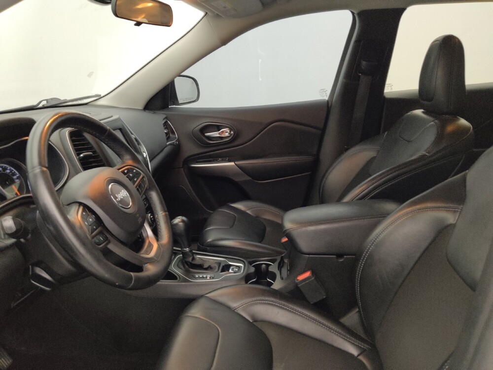 2019 Jeep Cherokee in Tampa, FL 33619 - 18092697 17