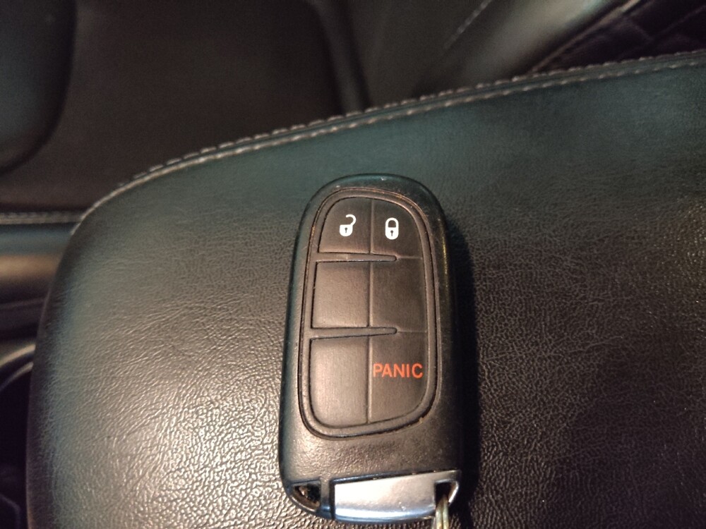 2019 Jeep Cherokee in Tampa, FL 33619 - 18092697 32