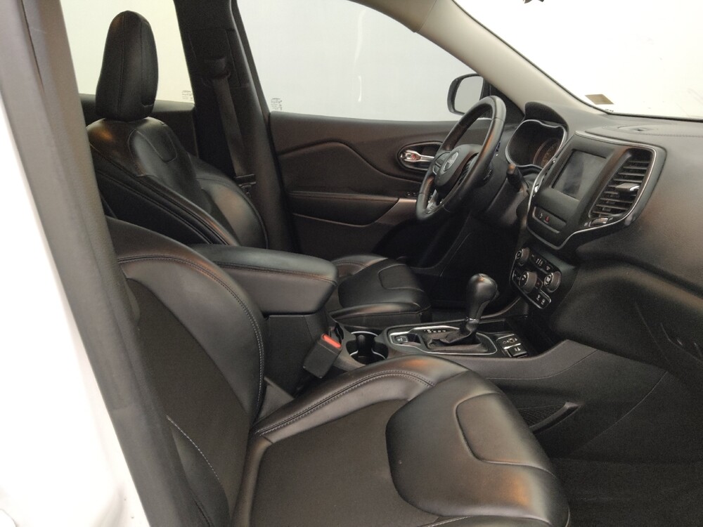 2019 Jeep Cherokee in Tampa, FL 33619 - 18092697 21