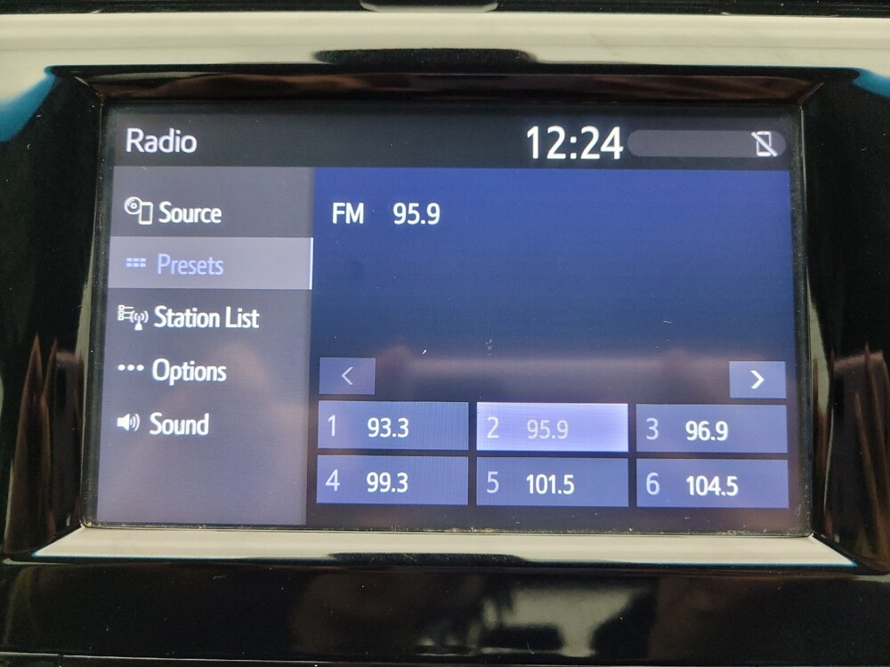 2018 Toyota Camry in Greenville, NC 27834 - 18092750 25