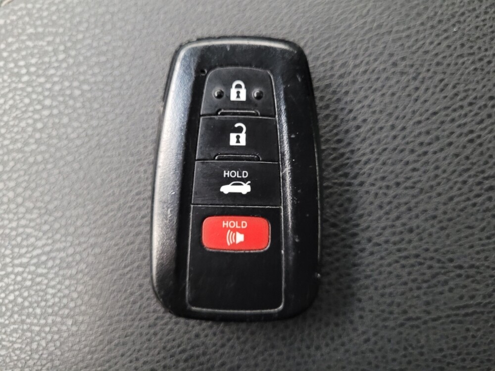 2018 Toyota Camry in Greenville, NC 27834 - 18092750 32