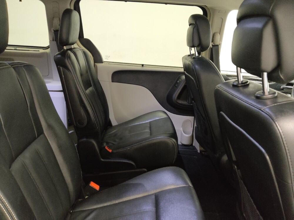 2016 Chrysler Town & Country in Memphis, TN 38115 - 18092761 19