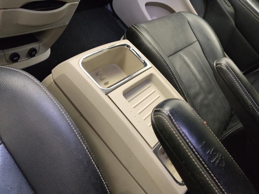 2016 Chrysler Town & Country in Memphis, TN 38115 - 18092761 26