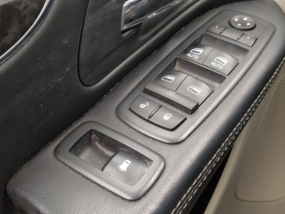 2016 Chrysler Town & Country in Memphis, TN 38115 - 18092761 27