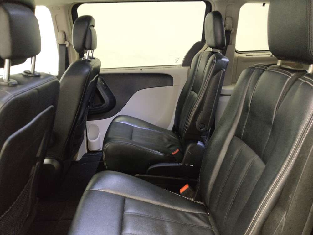2016 Chrysler Town & Country in Memphis, TN 38115 - 18092761 18