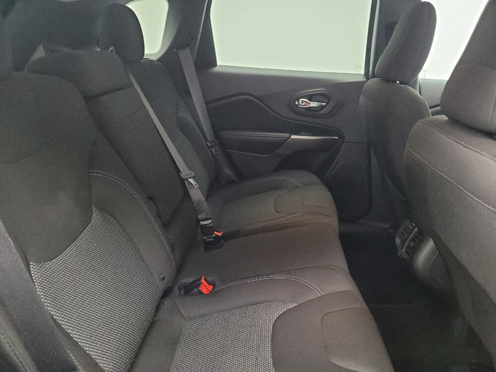 2019 Jeep Cherokee in Memphis, TN 38115 - 18092765 19