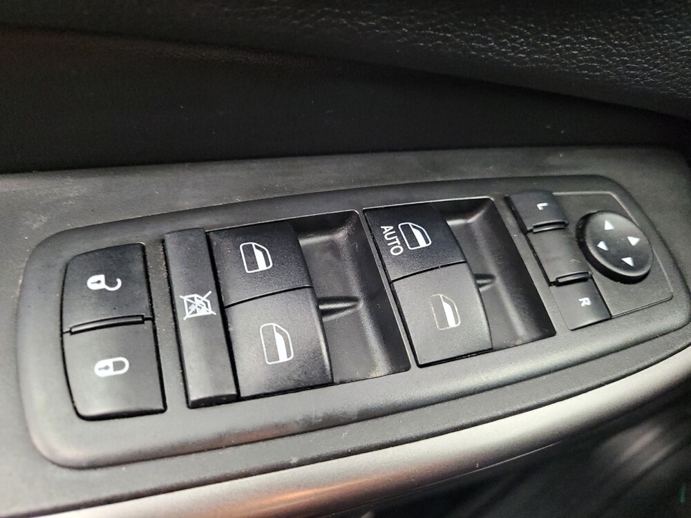 2019 Jeep Cherokee in Memphis, TN 38115 - 18092765 27