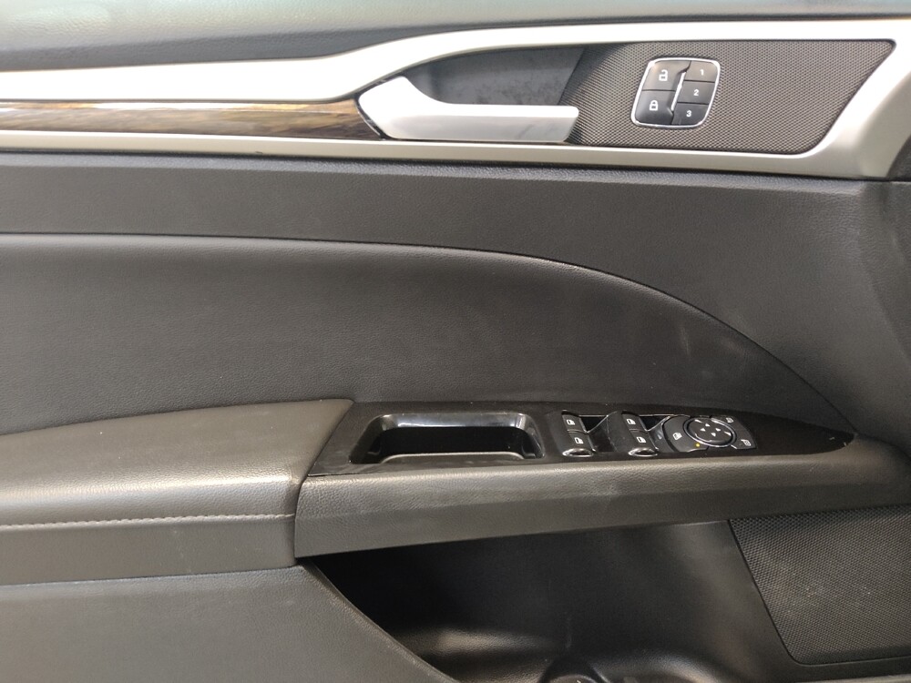 2016 Ford Fusion in Fairfield, OH 45014 - 18092785 27