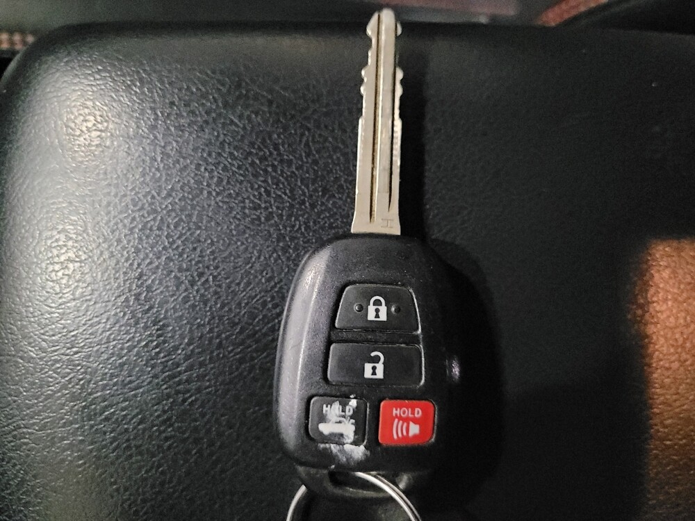 2016 Toyota Camry in Newport News, VA 23601 - 18092801 32